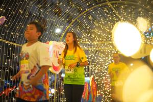 BIB: 0043
                            <button type="button" onclick="openModal(21750422)" class="btn btn-primary btn-sm float-right btn-popup" data-toggle="modal" data-target=".modal-high-quality">
                        <i class="fas fa-shopping-cart"></i> Add to Cart
                    </button>
                                            <button type="button" onclick="isThisMe(21750422, true)" class="btn btn-success btn-sm float-right btn-popup btn-isme hidden" data-toggle="tooltip" data-placement="bottom" title="นี่คือรูปของคุณใช่ไหม คลิกที่นี่เพื่อเอาเข้าอัลบั้ม">
                        <i class="fas fa-plus"></i> Add to album
                    </button>
                    <button type="button" onclick="isThisMe(21750422, false)" class="btn btn-warning btn-sm float-right btn-popup btn-isnotme hidden">
                        <i class="fas fa-ban"></i> Remove from album
                    </button>